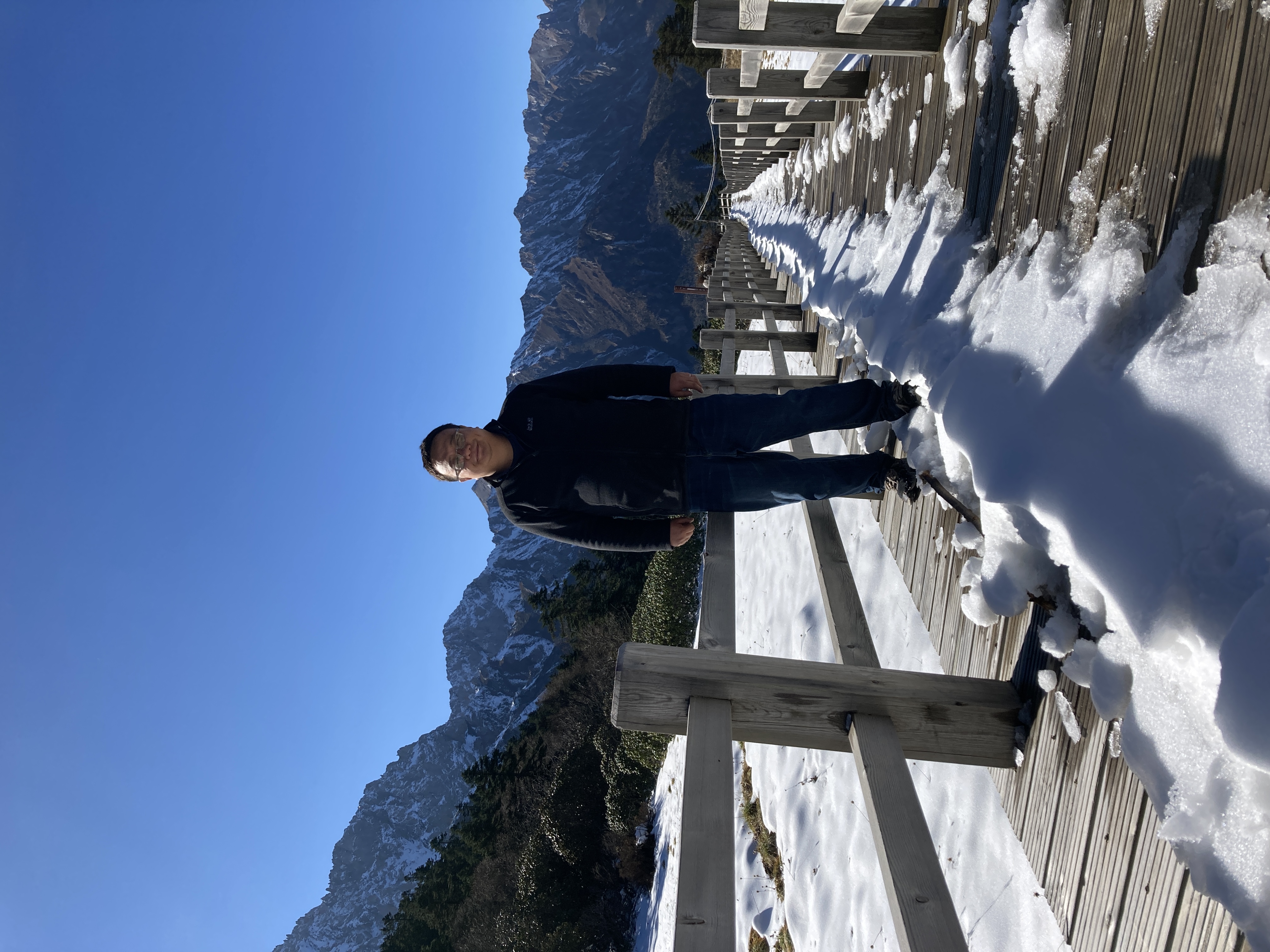 点击此处上传个人照片