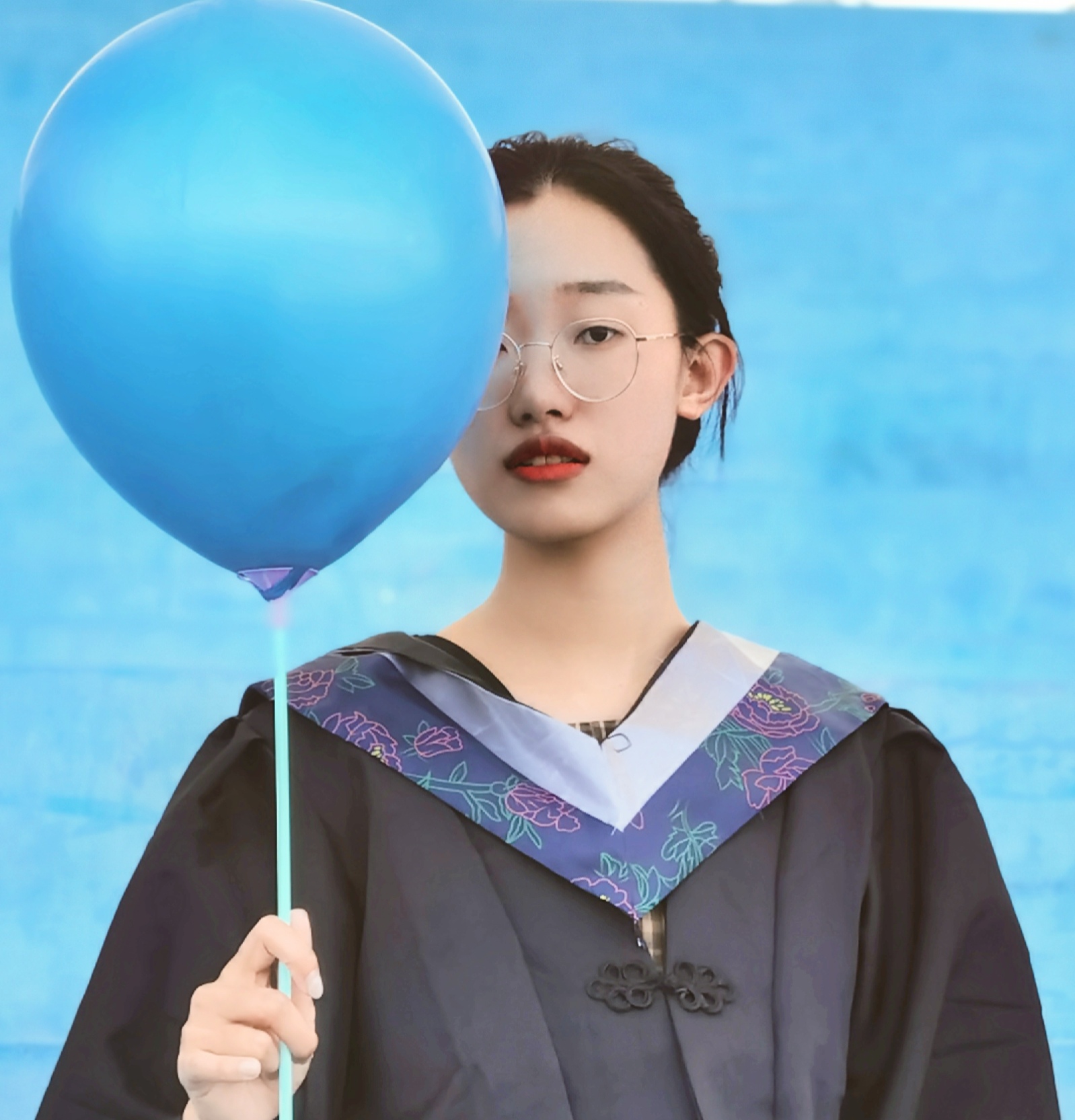 点击此处上传个人照片