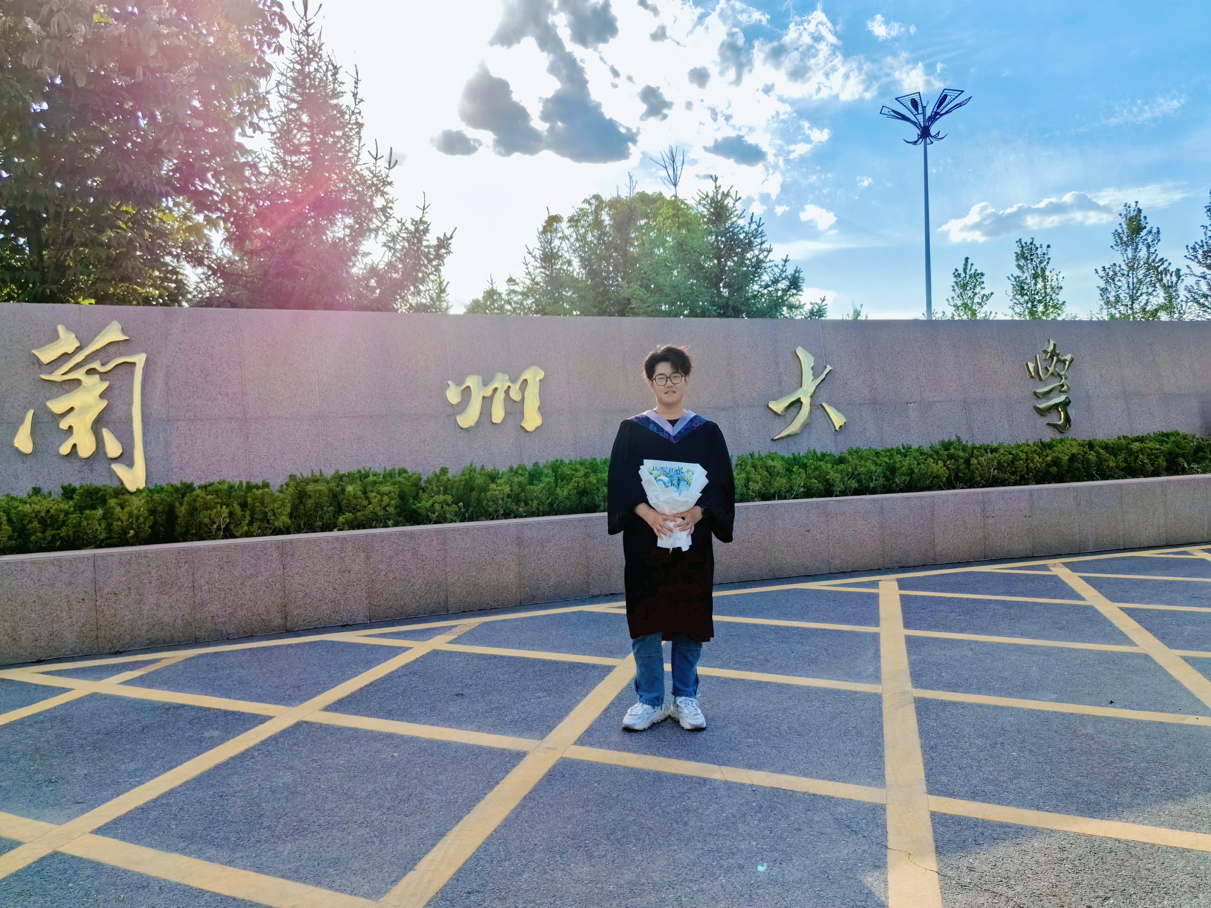 点击此处上传个人照片