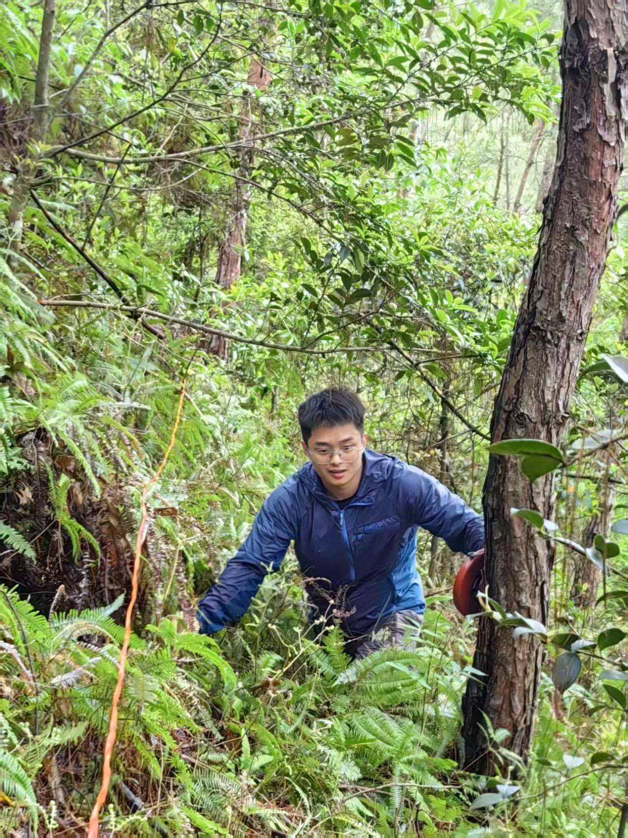 点击此处上传个人照片