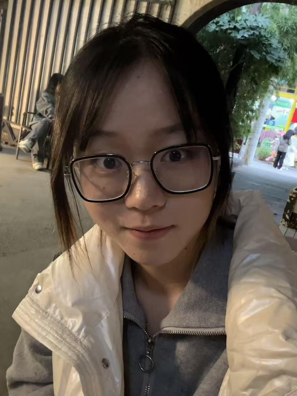点击此处上传个人照片